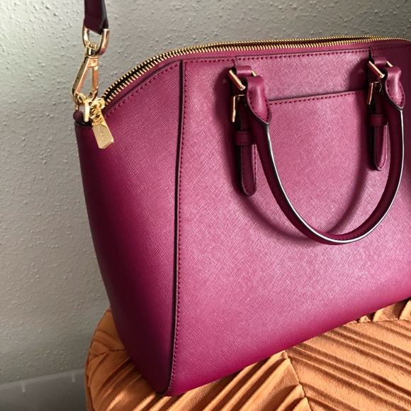 This is a brand new Micheal Kors genuine leather handbag and matching wallet. - Picture 8 of 10